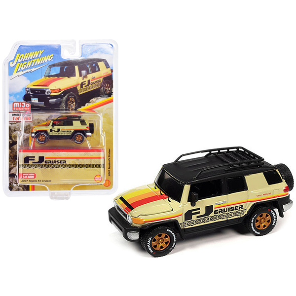 Johnny Lightning 2007 Toyota FJ Cruiser Beige 1/64 Diecast