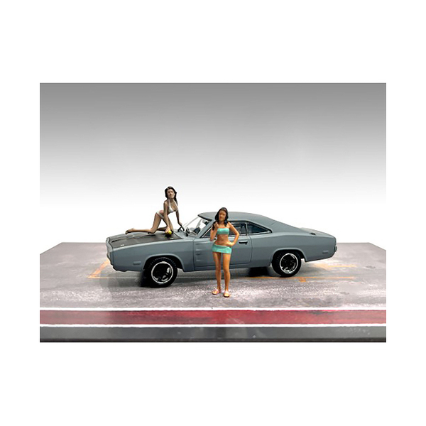 American Diorama Dorothy & Barbara: 1/43 Scale Car Wash Girls Set