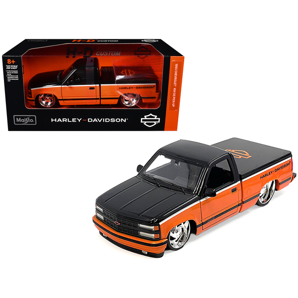 Maisto 1993 Chevrolet 454 SS Truck Black/Orange 1/24 Diecast