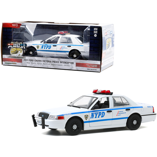 Greenlight 1/24 2011 Ford Crown Victoria NYPD "Hot Pursuit"