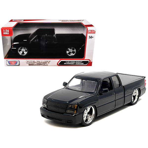 Motormax 1/25 Black Silverado Pickup Truck Model